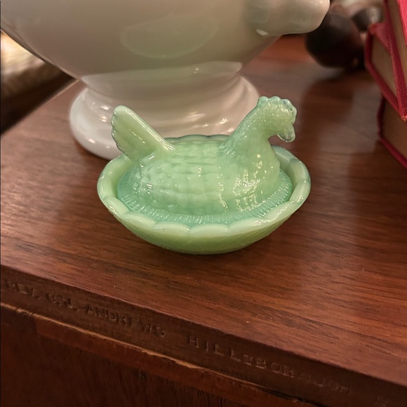 Jadeite Green Glass Mini Hen on Nest Salt Cellar - Picture 3 of 9